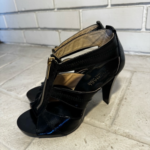 Michael Kors Front Zip Strappy Sandals, Black Patent, 6.5M US - Picture 12 of 13
